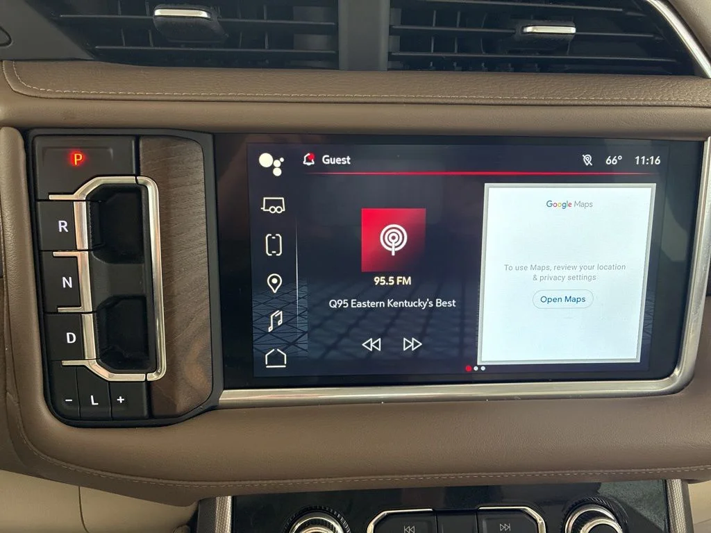 Used 2022 White GMC Denali image 19