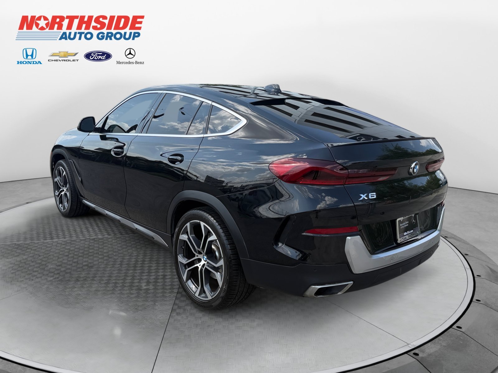 Used 2021 Jet Black BMW sDrive40i image 5