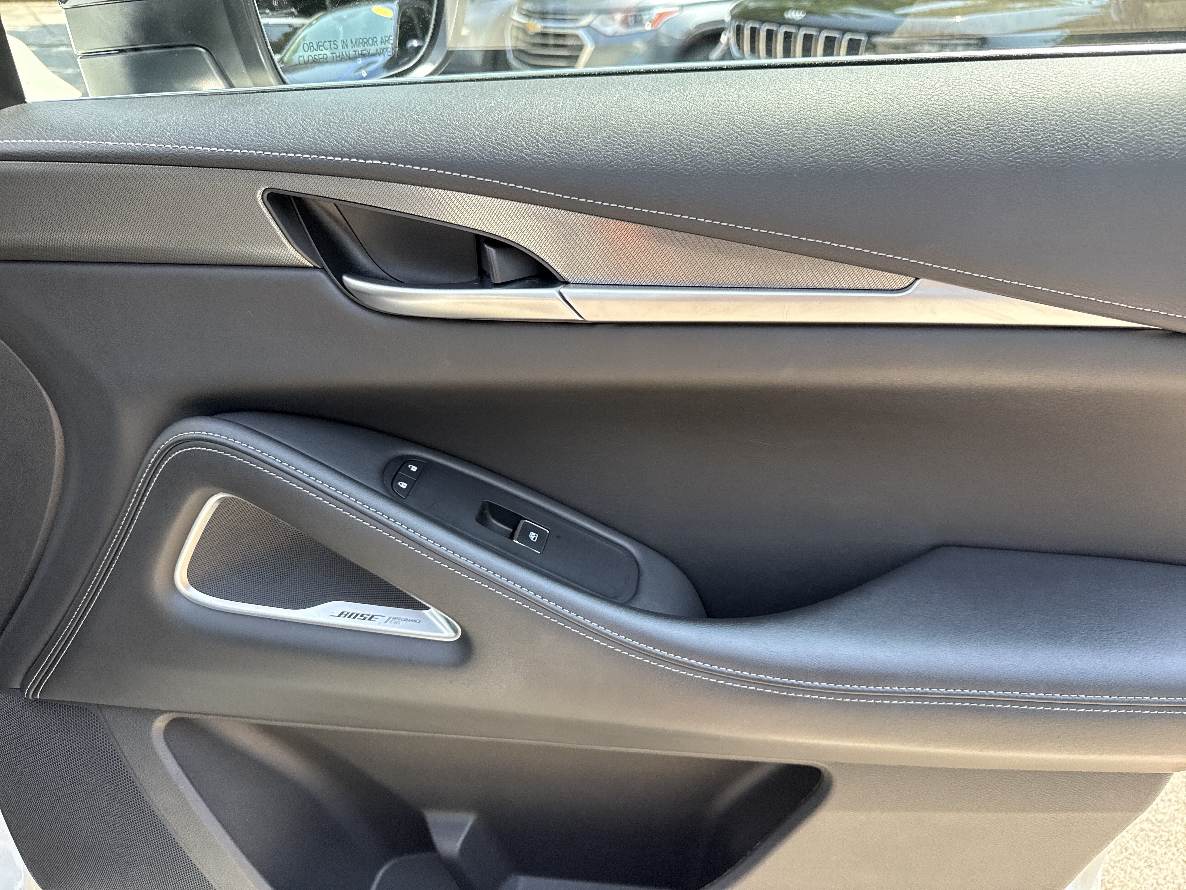 Used 2023 Majestic White INFINITI LUXE image 5
