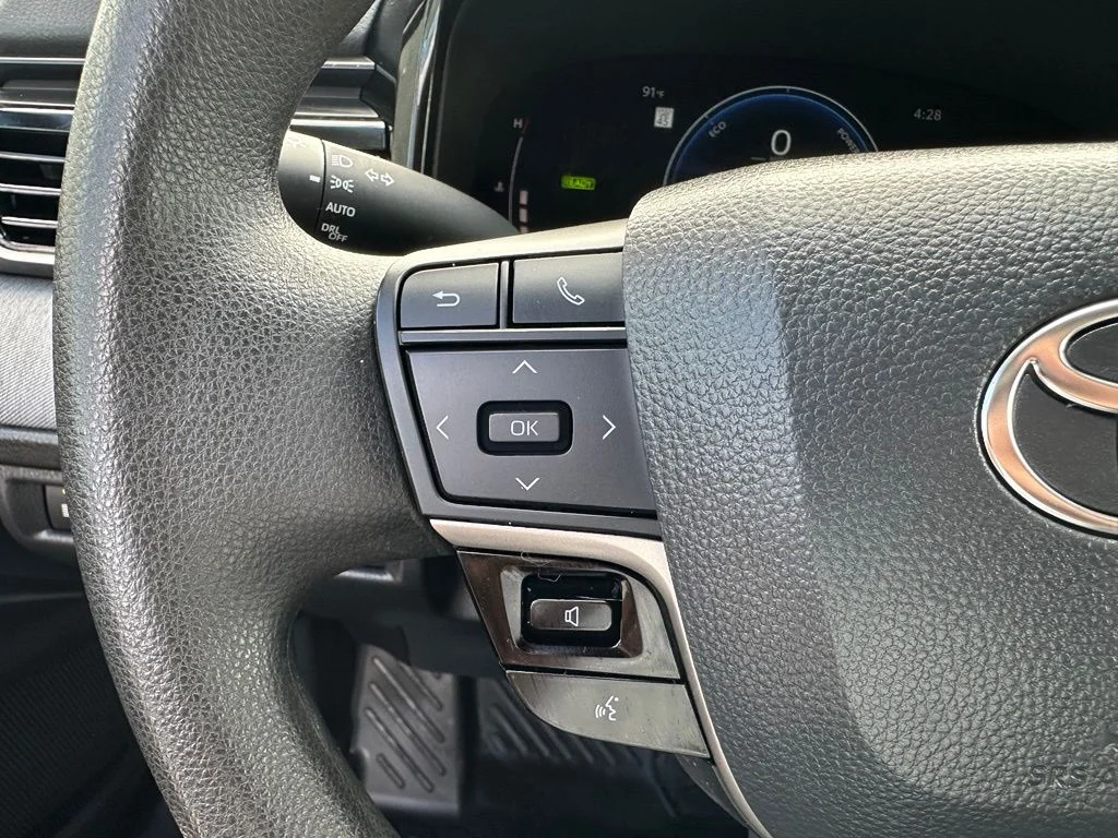 2025 Toyota Camry LE - Photo 14