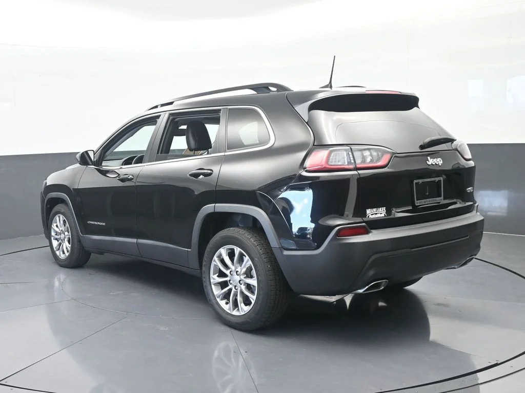 Used 2022 Diamond Black Crystal Pearlcoat Jeep Latitude Lux image 4