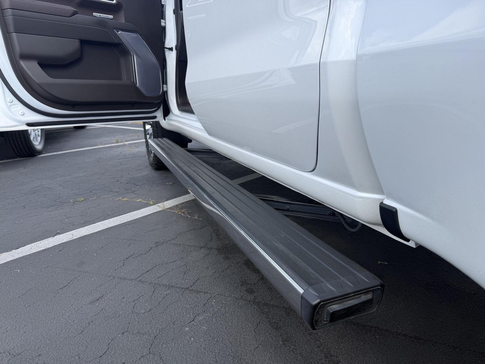 Used 2023 White Frost Tricoat GMC Denali image 13