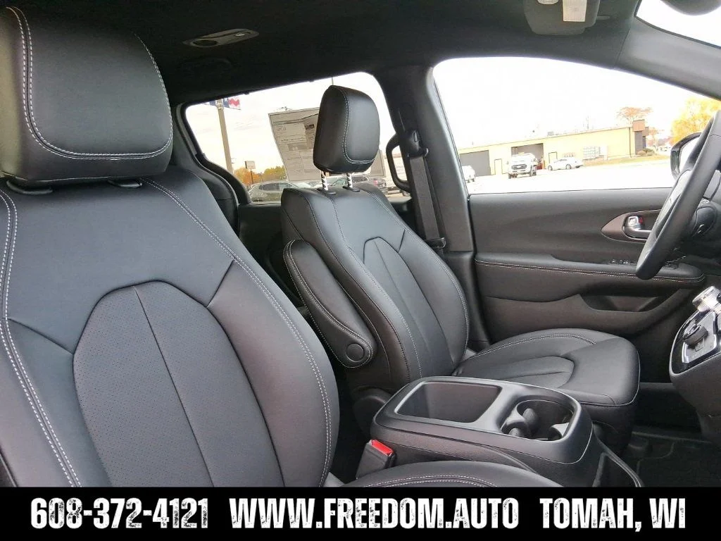 2026 Chrysler Pacifica Select - Photo 31