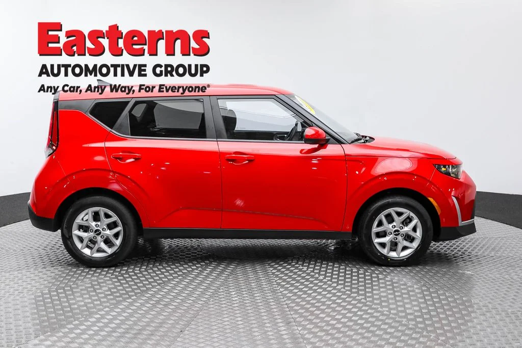 Used 2024 Red Kia LX image 4