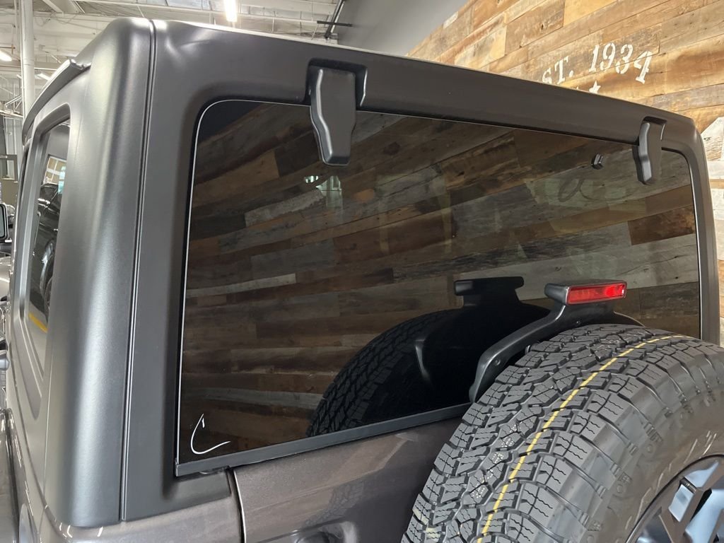 New 2026 Granite Crystal Metallic Clearcoat Jeep 85th Anniversary Edition image 23