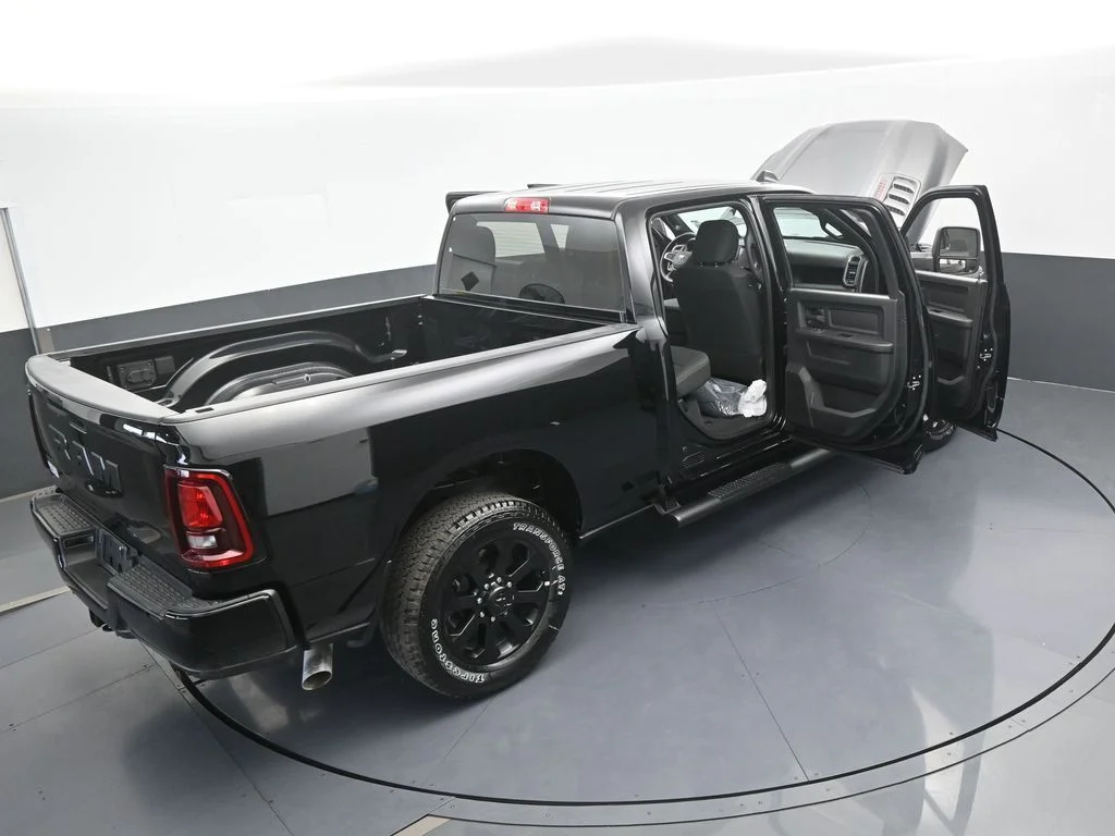 New 2026 Diamond Black Crystal Pearl-Coat Exterior Paint RAM Tradesman image 56