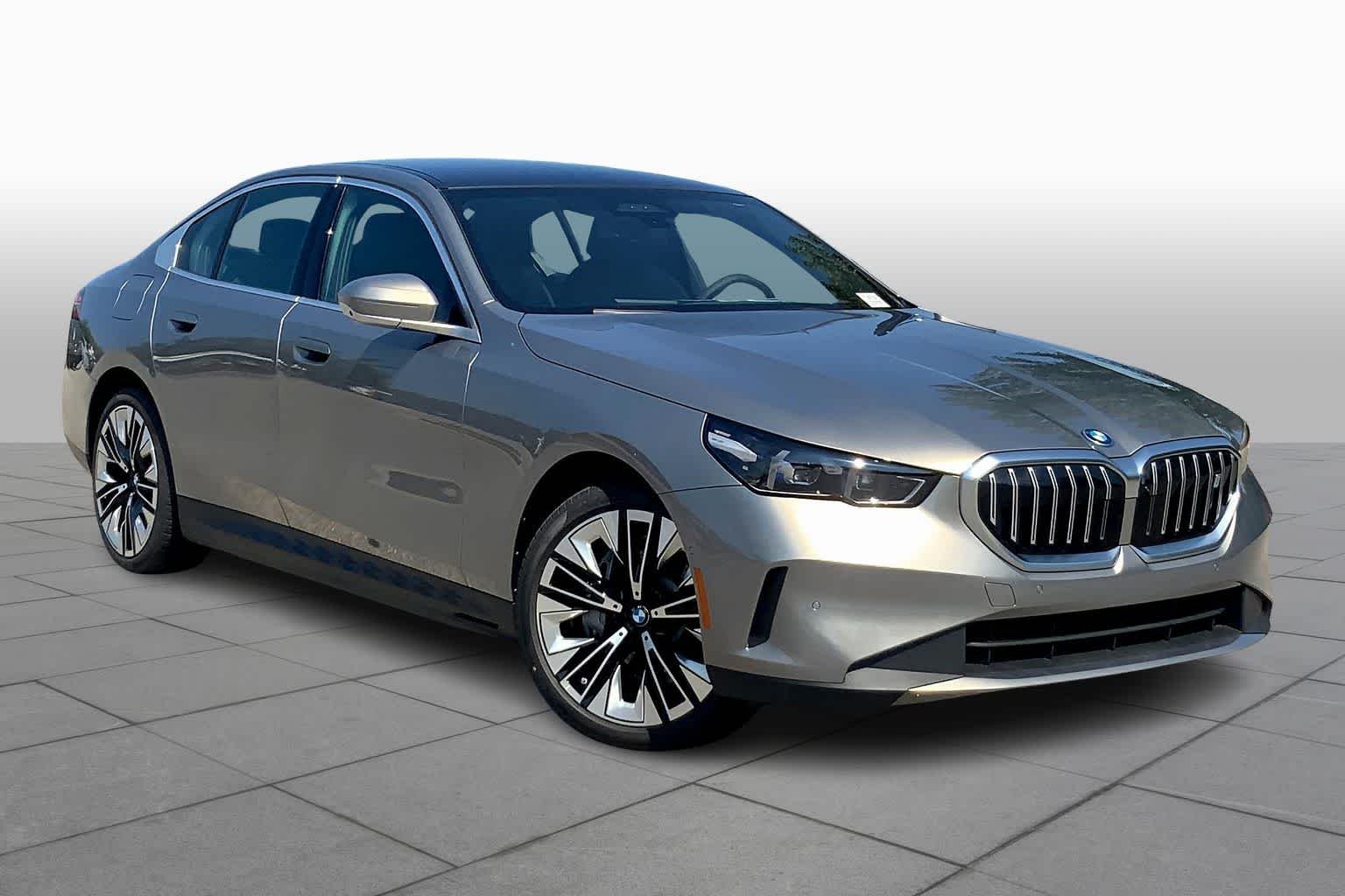 New 2026 Oxide Grey Metallic BMW eDrive40 image 2
