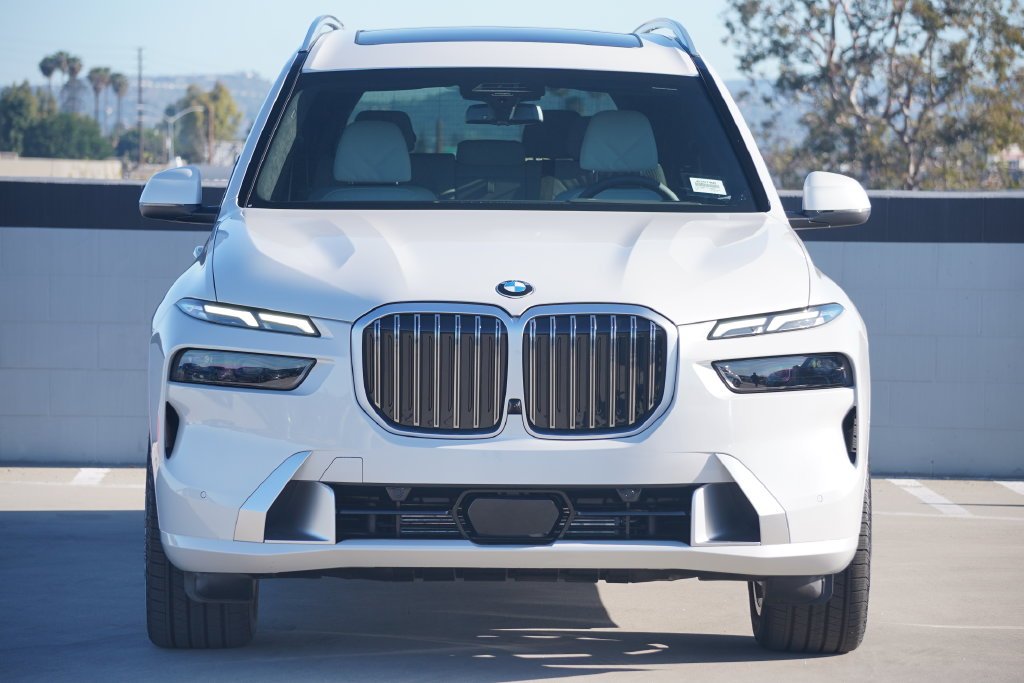 Used 2026 Mineral White Metallic BMW xDrive40i image 2