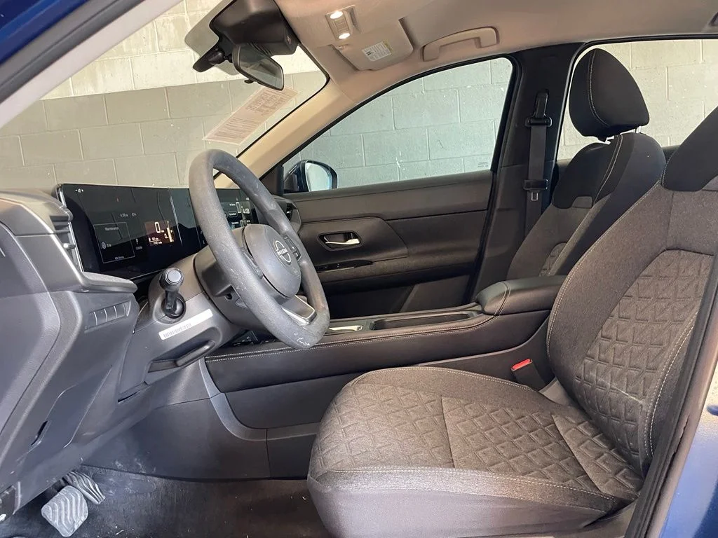 Used 2025 Blue Nissan SV image 10
