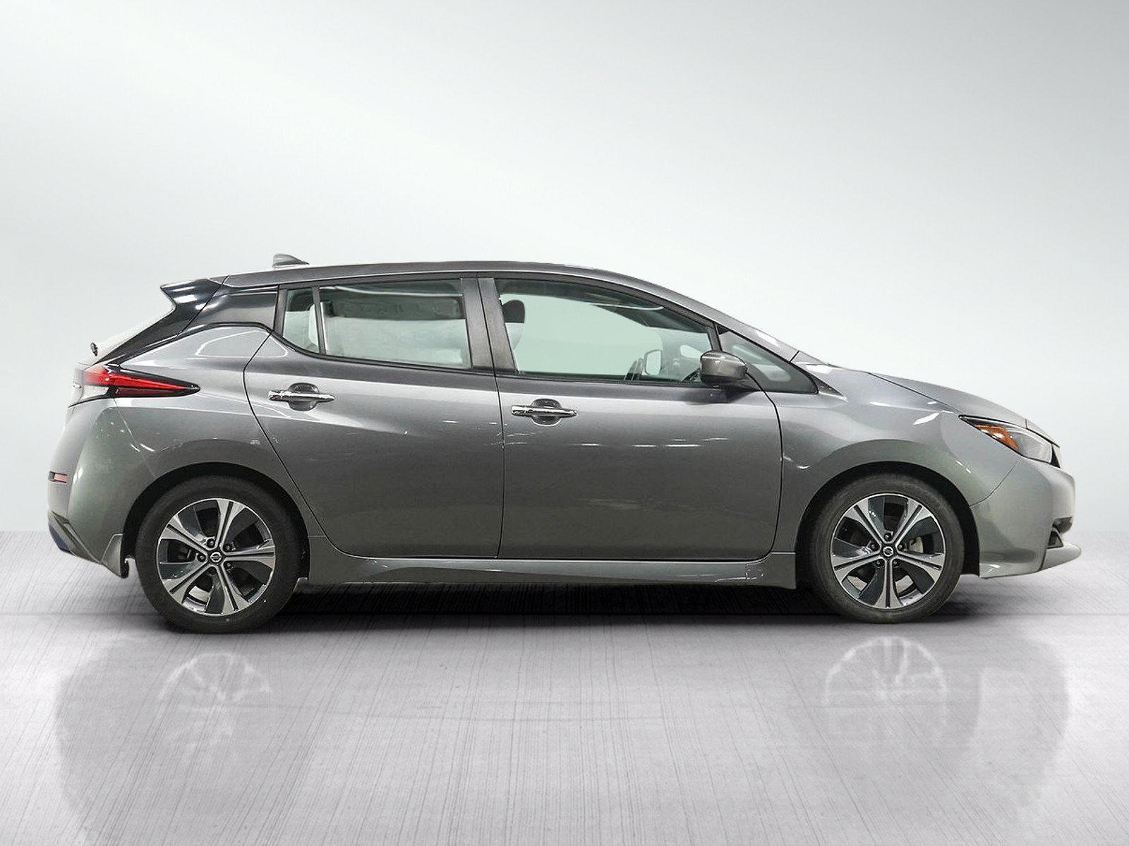 Used 2020 Gun Metallic Nissan SV Hatchback image 7
