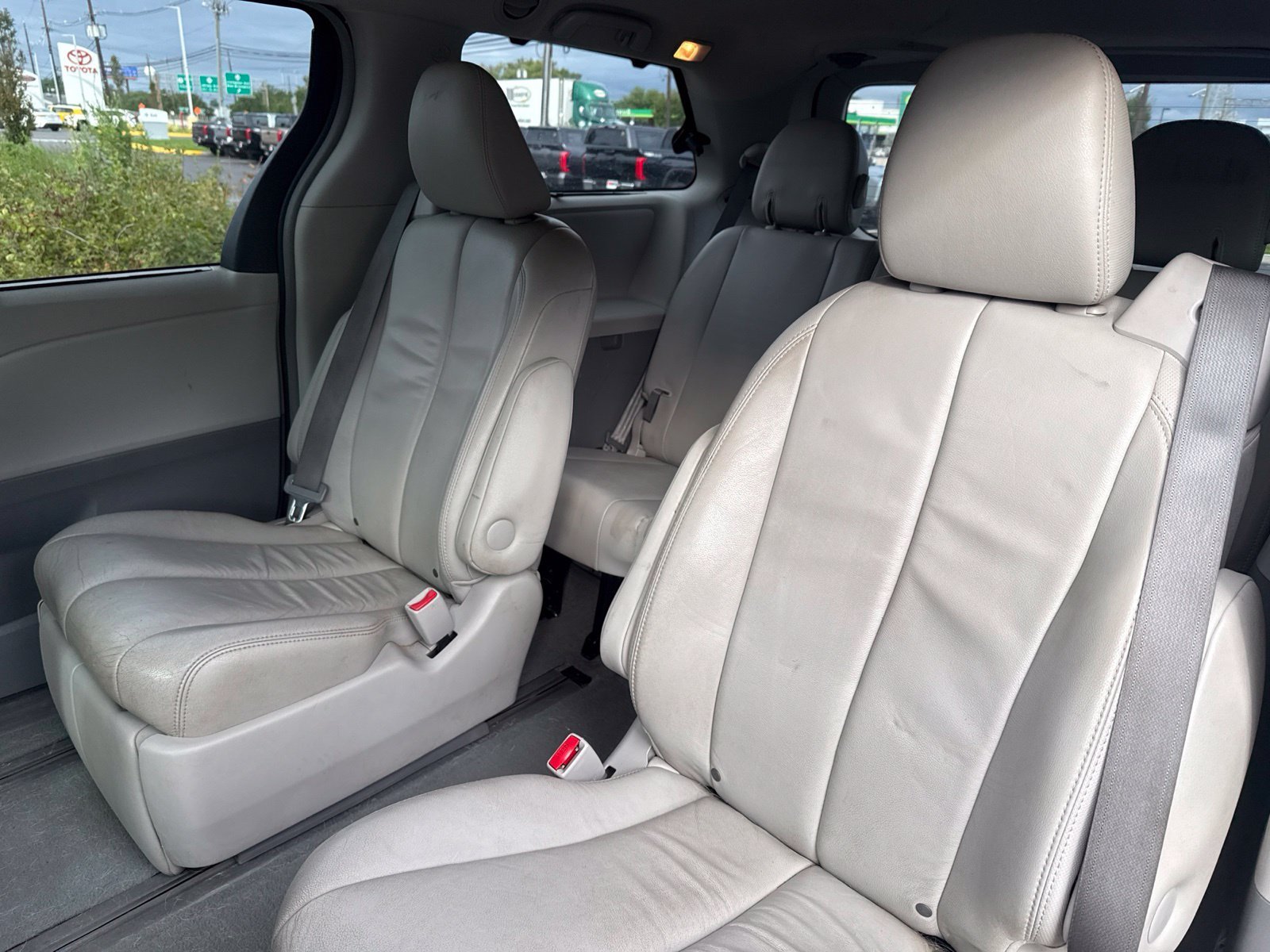 Used 2014 Gray Toyota XLE image 14