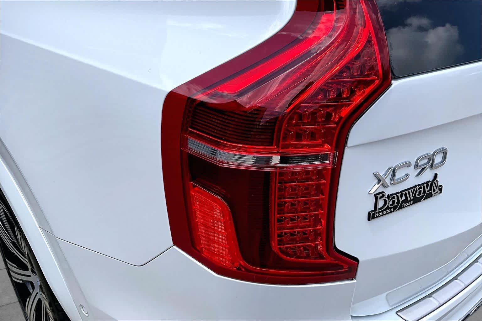 Used 2021 Crystal White Metallic Volvo Inscription image 29