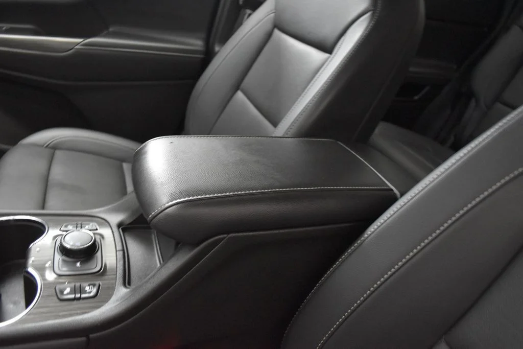 Certified Used 2023 Silver GMC SLT image 16