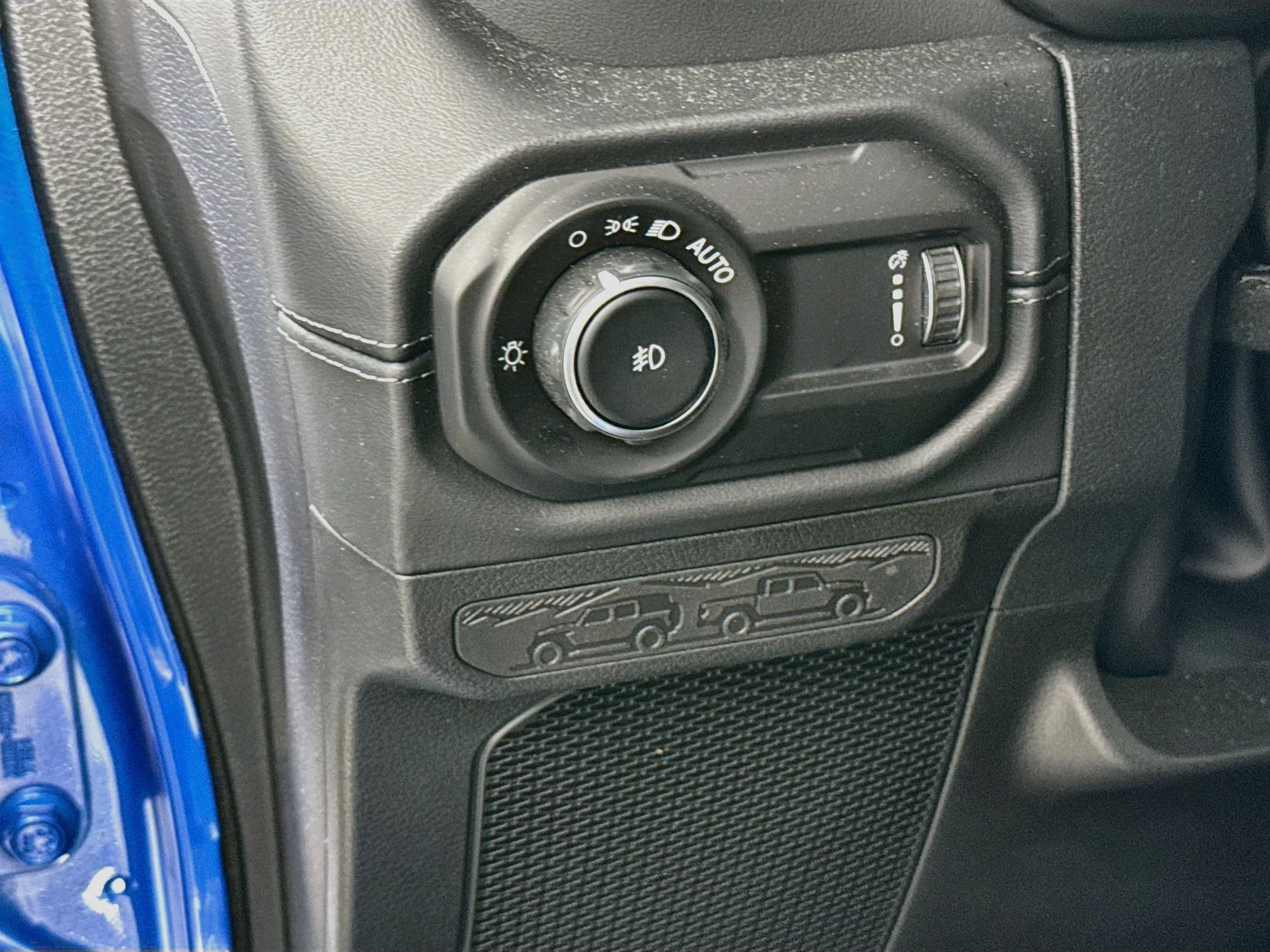 Used 2025 Hydro Blue Pearlcoat Jeep Sahara image 10