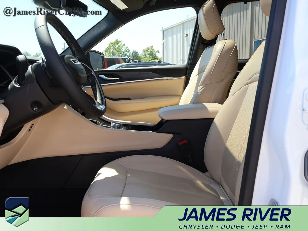 Used 2022 White Jeep 4xe image 23