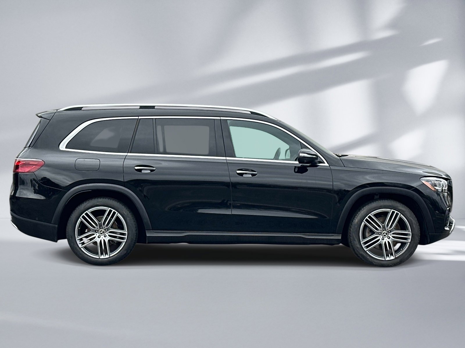 Certified Used 2025 Black Mercedes-Benz GLS 450 image 5