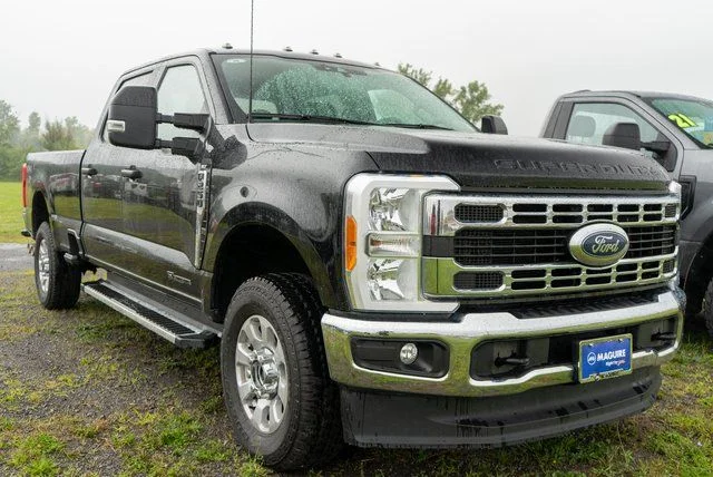 Used 2023 Black Ford XLT image 4
