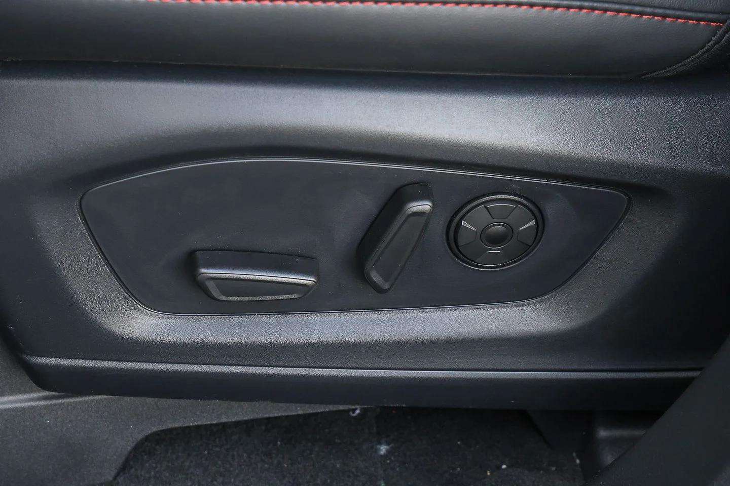 New 2026 Agate Black Metallic Ford ST image 11
