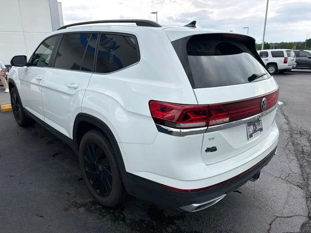 Used 2024 White Volkswagen 2.0T SE w/Technology image 2