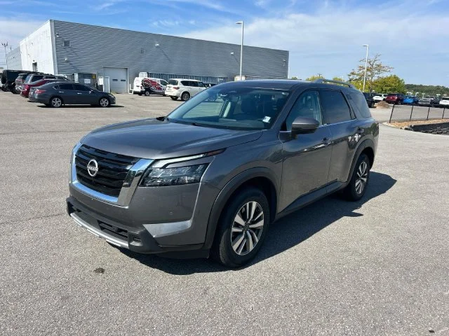 Used 2025 Gray Nissan SL image 8