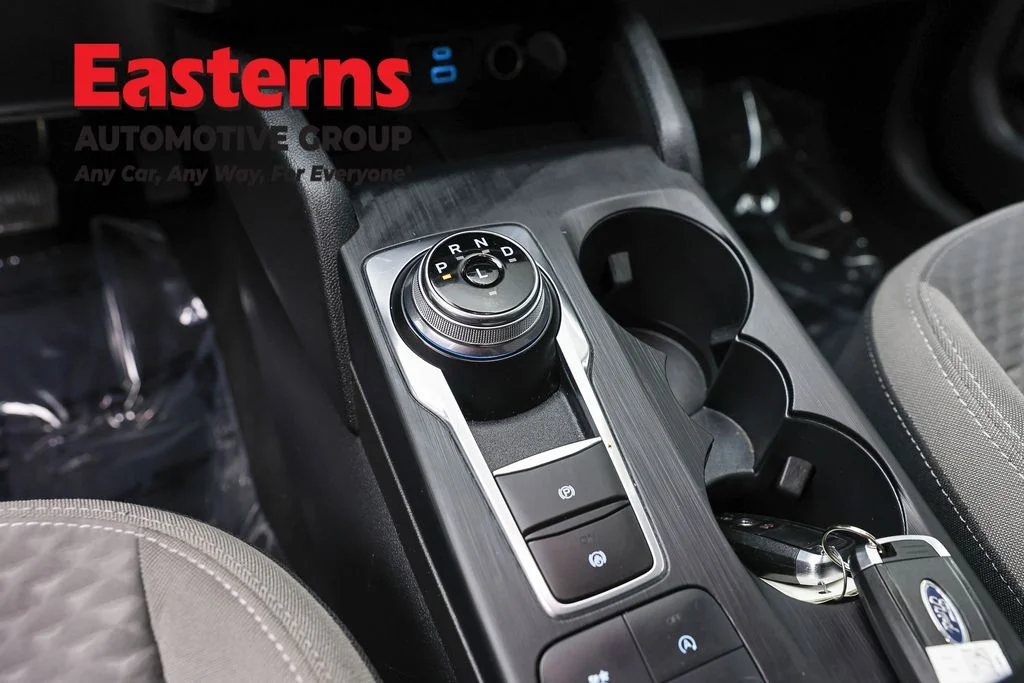 Used 2021 White Ford SE image 12
