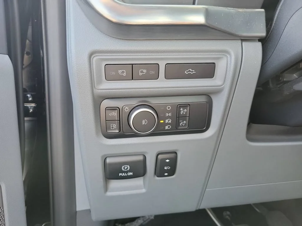Used 2022 Black Ford LARIAT image 18