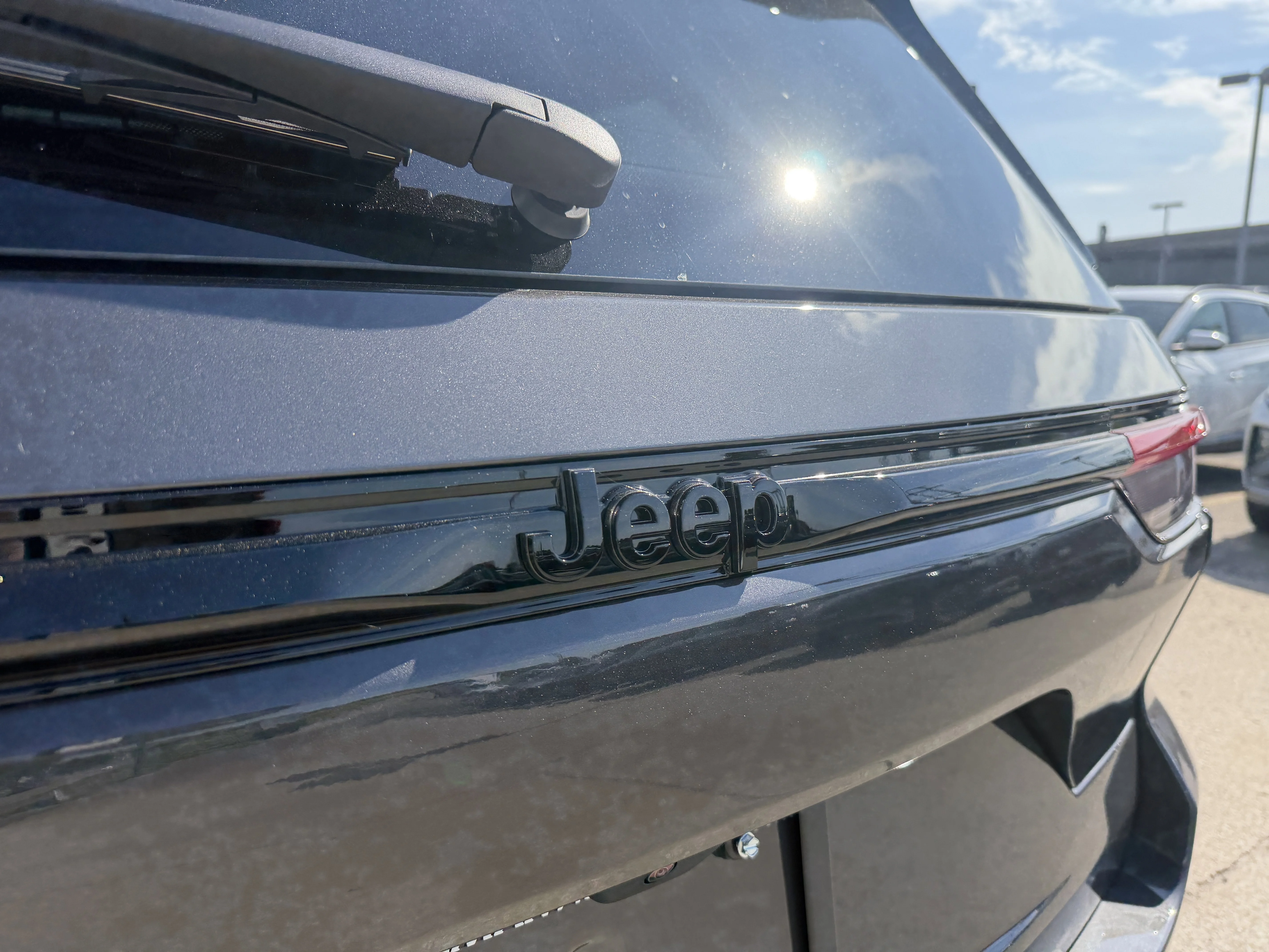 New 2026 Baltic Gray Metallic Clear-Coat Exterior Paint Jeep Altitude image 7