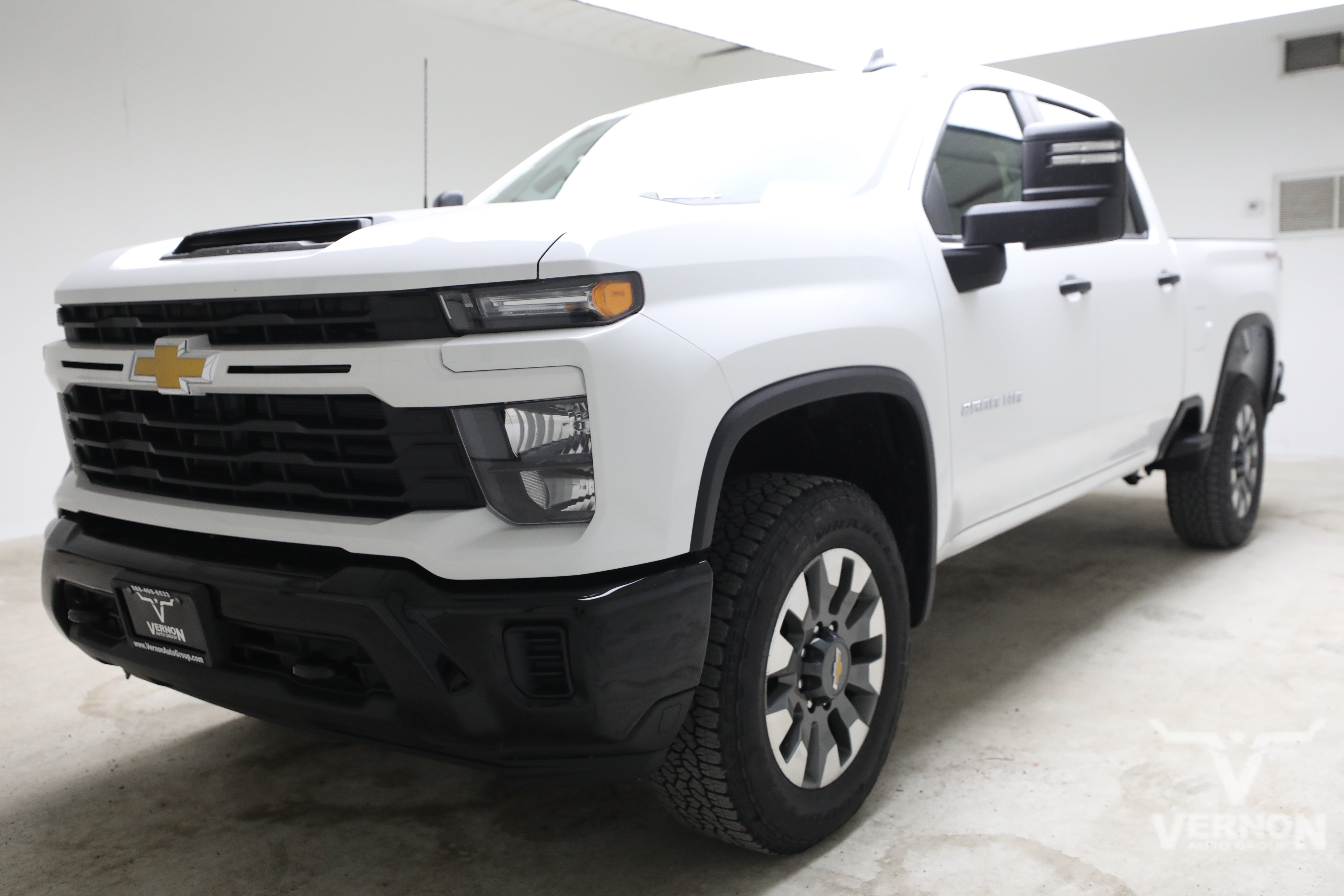 New 2026 Summit White Chevrolet N image 1