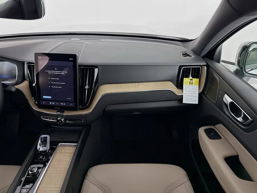 New 2026 Crystal White Volvo T8 Plus image 20