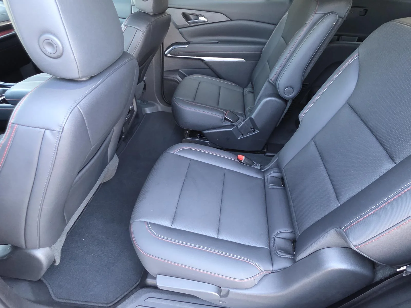 Used 2025 Pearl Chevrolet Z71 image 9