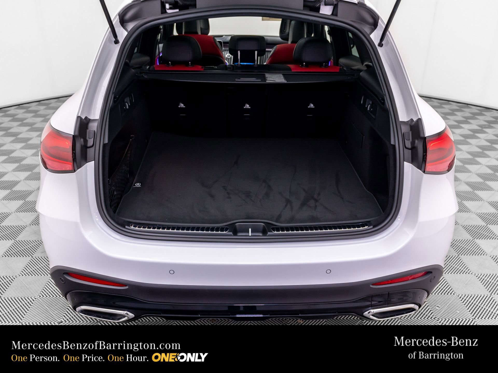 New 2026 MANUFAKTUR Moonlight White Metallic Mercedes-Benz GLC 300 image 75