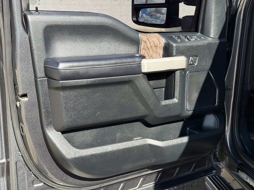 Used 2019 Magnetic Ford Lariat image 16