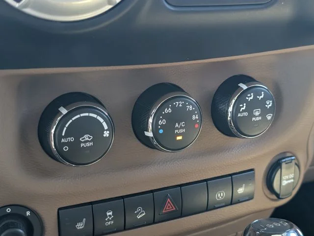 Used 2014 Crystal Metallic Jeep Unlimited Sahara image 18