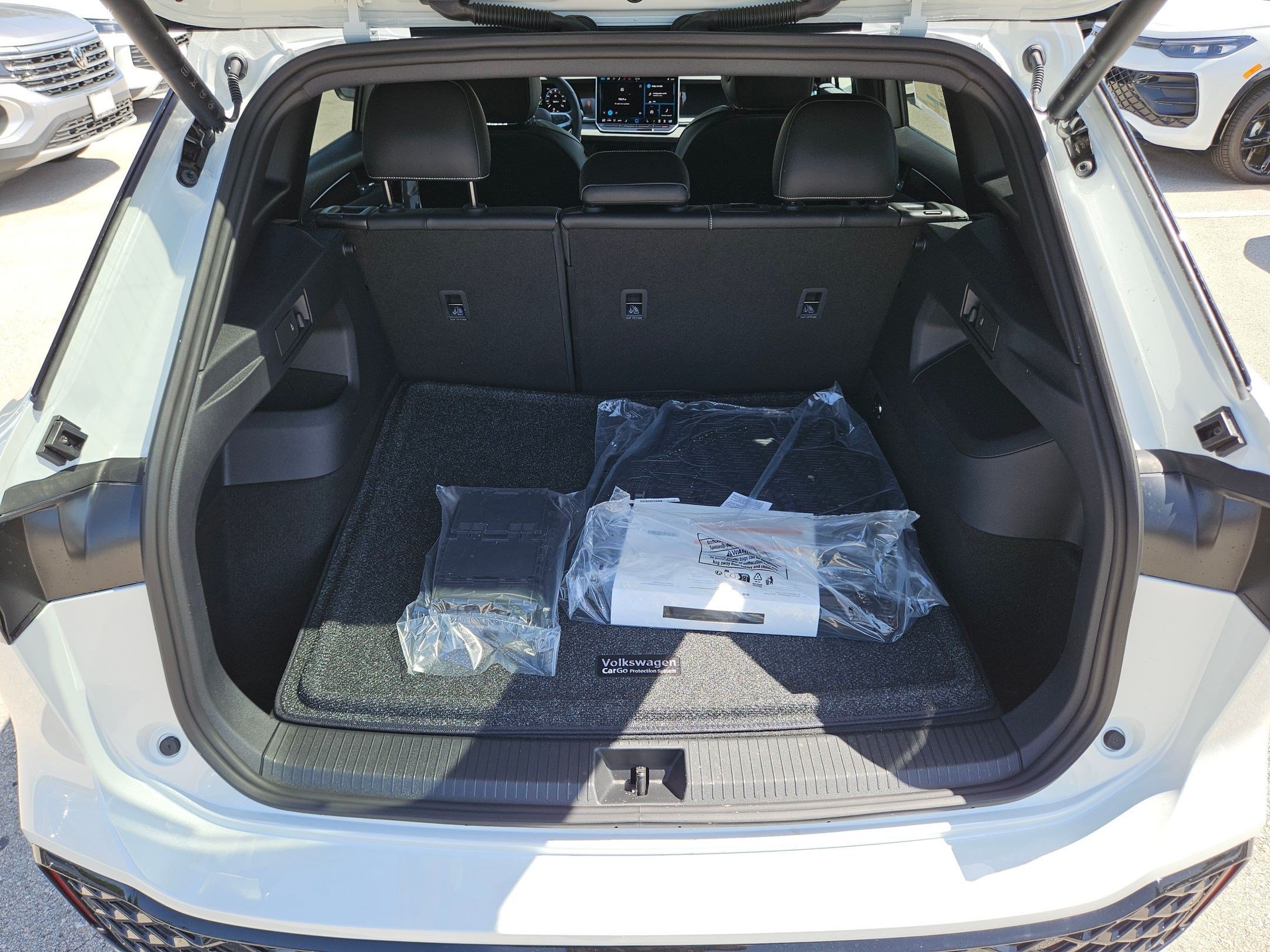 New 2026 Opal White Pearl Volkswagen SE R-Line Black image 17