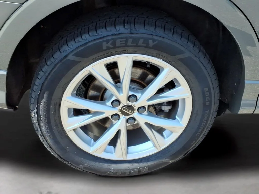 Used 2025  Audi Premium image 33