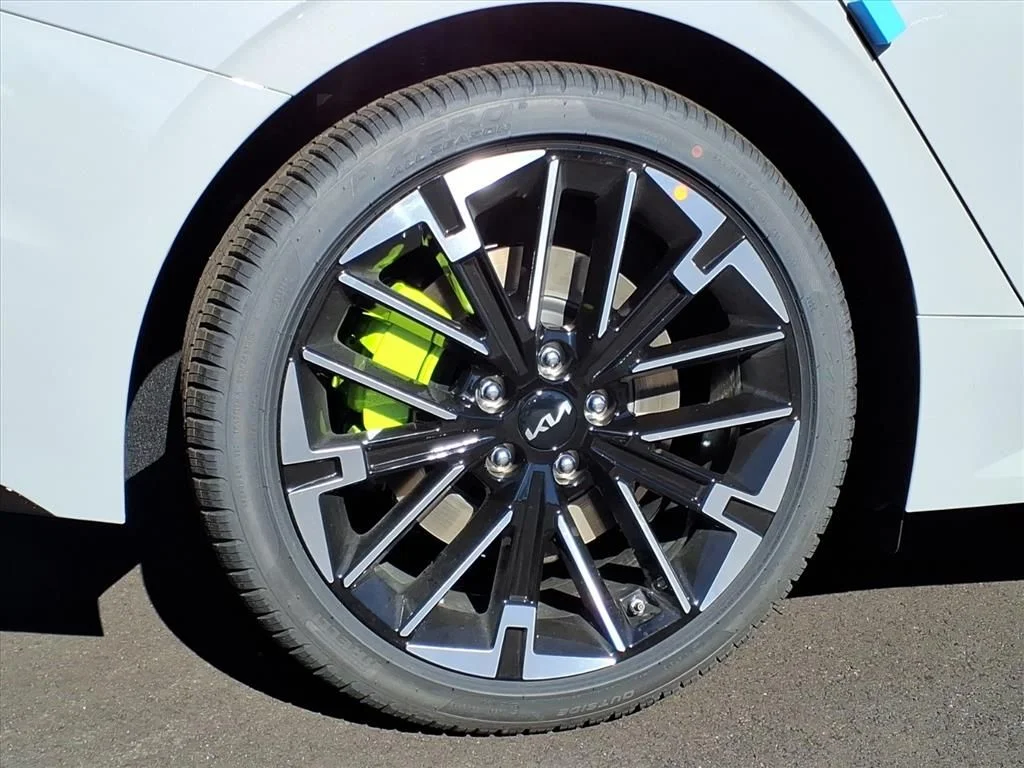 2026 Kia K5 GT - Photo 6