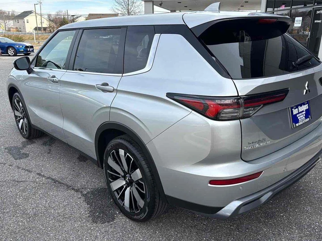 2026 Mitsubishi Outlander SE - Photo 6