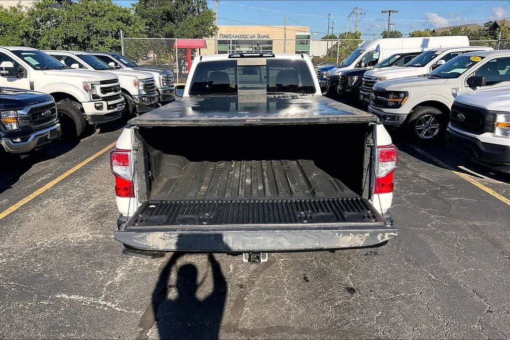 Used 2019 White Nissan S image 27