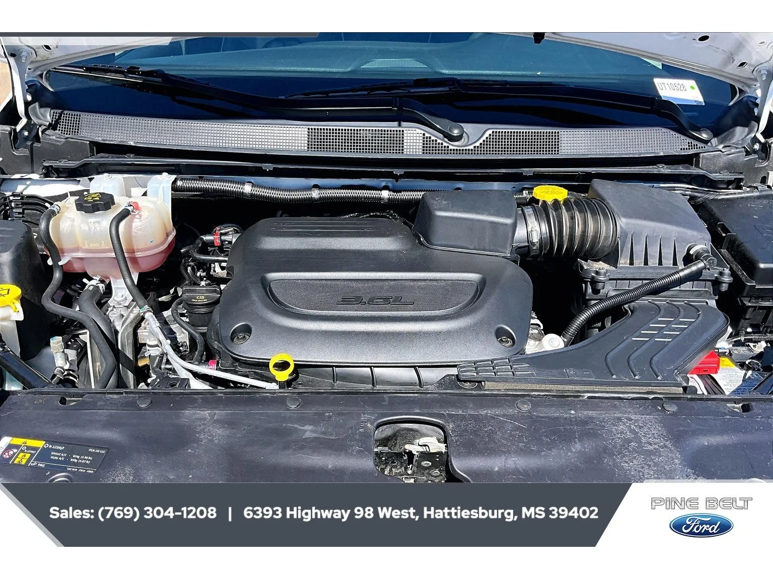 Used 2025 Bright White Clearcoat Chrysler Limited image 8