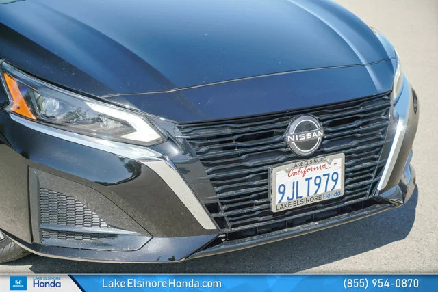 Used 2024 Super Black Nissan 2.5 SV image 2