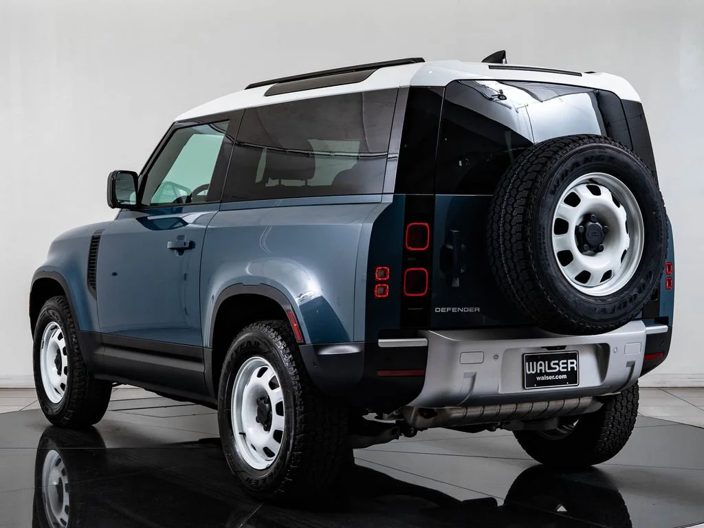 Used 2023 Tasman Blue Metallic Land Rover S image 6