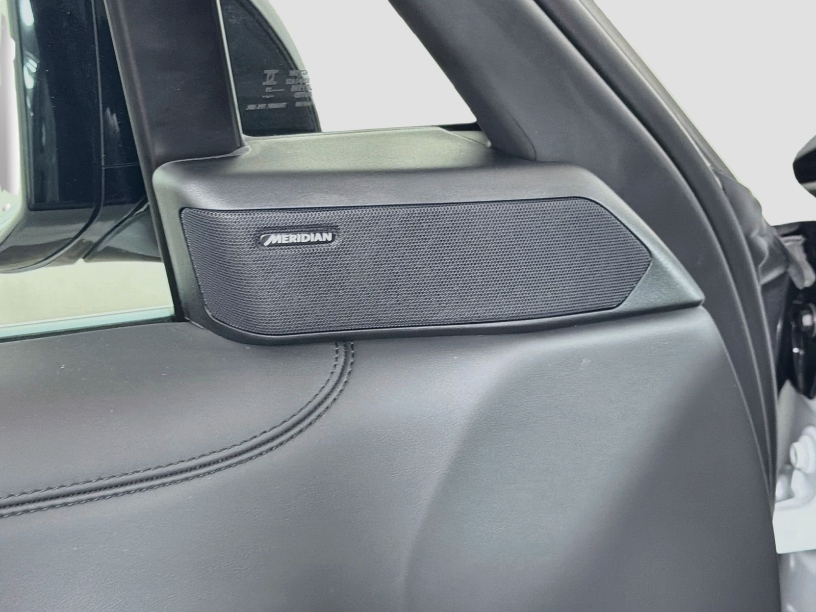 New 2026 Fuji White LAND ROVER SE 7 Seats image 22