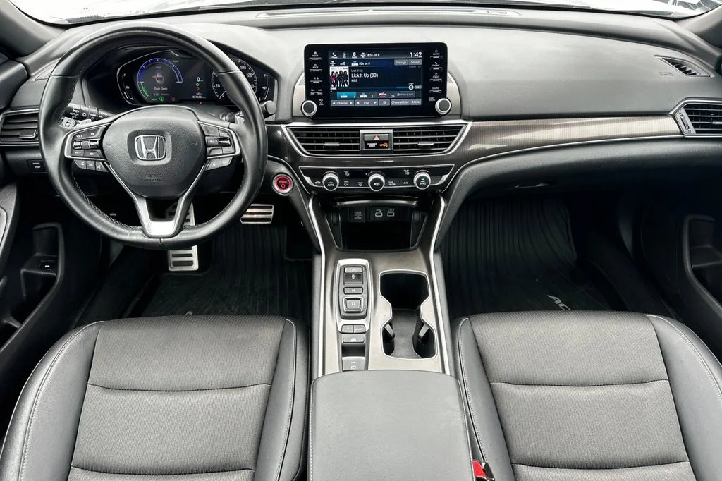 Used 2022 Lunar Silver Metallic Honda Sport image 15