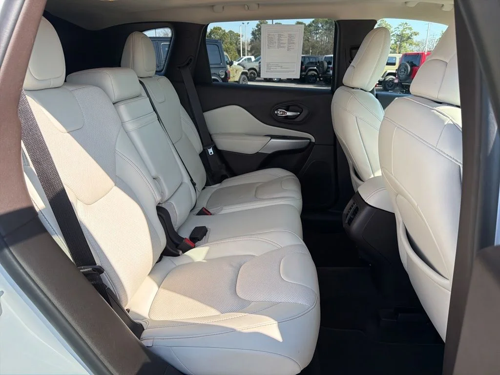 Used 2018 White Jeep Overland image 18