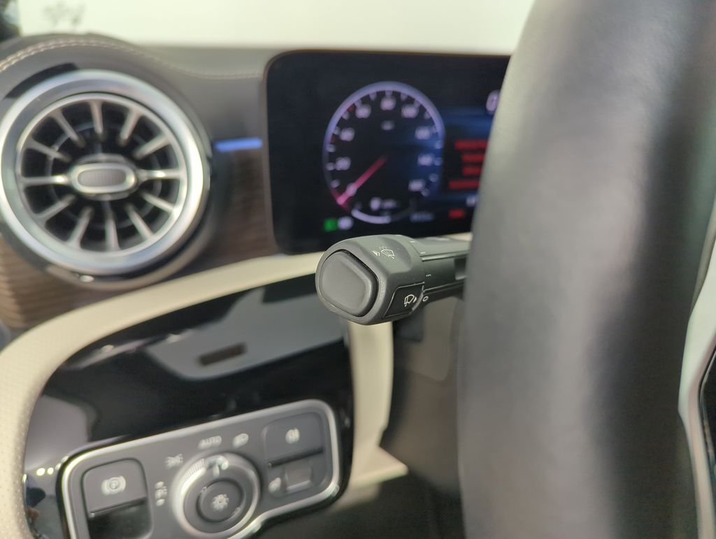 Used 2025  Mercedes-Benz CLA 250 image 21