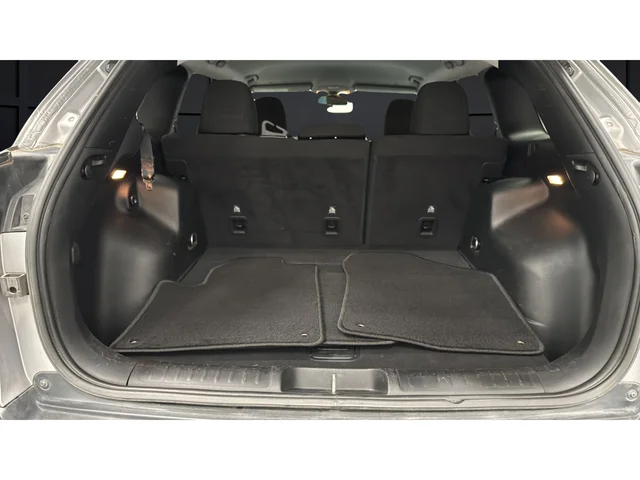 Used 2020 Billet Silver Metallic Jeep Latitude image 24