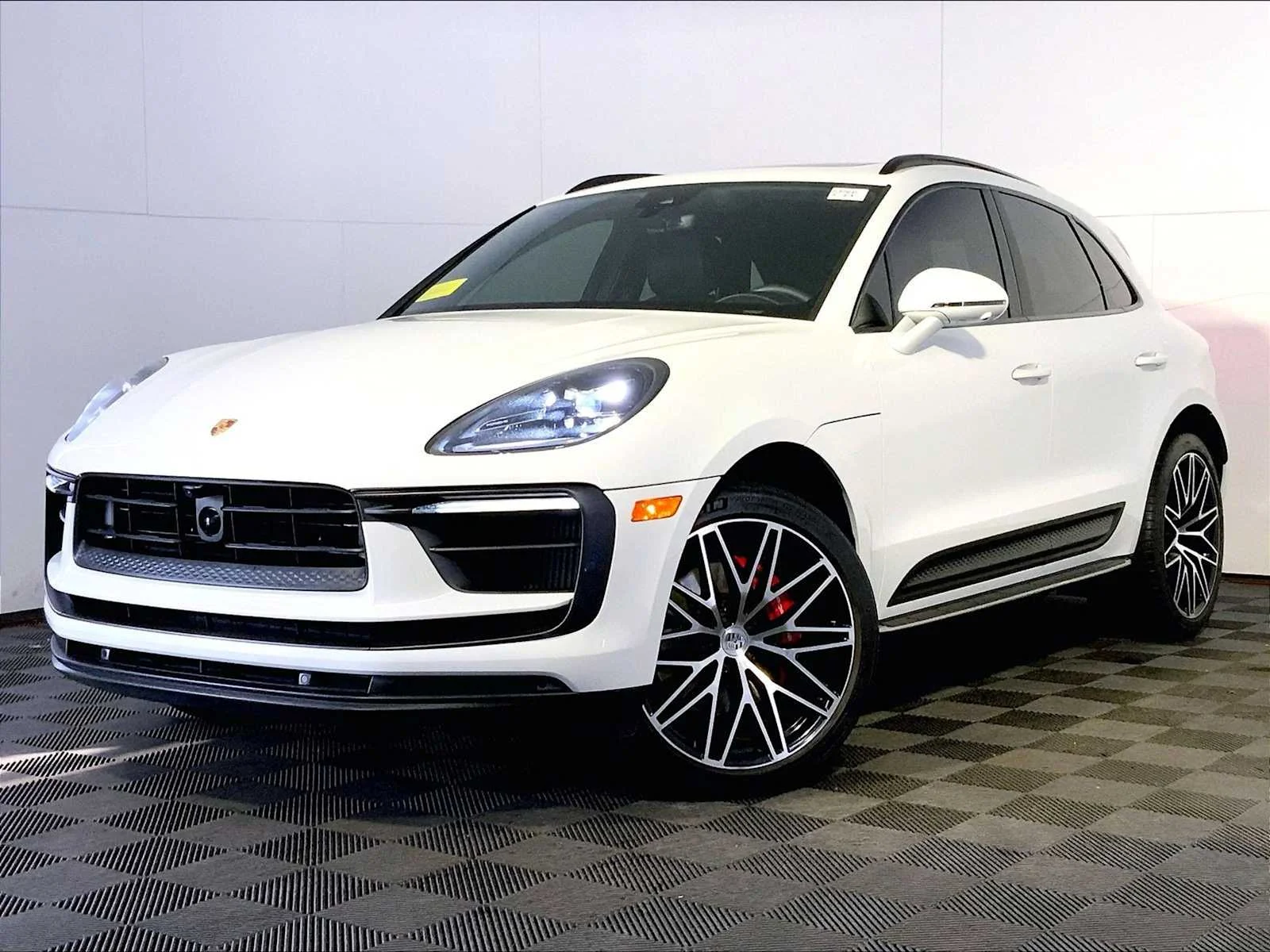 2023 Porsche Macan S's photo