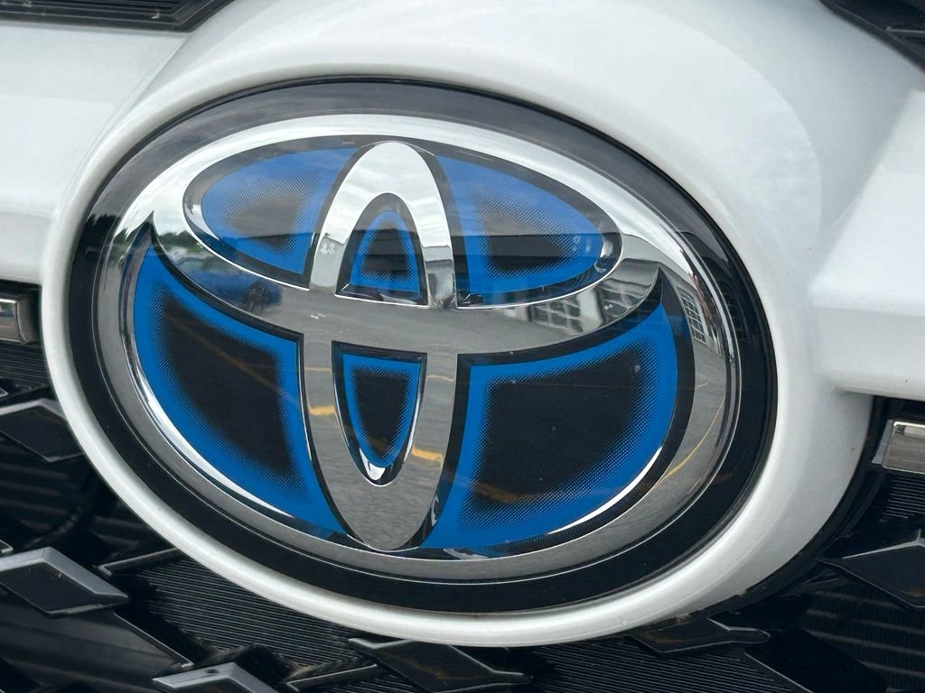 Used 2023 Ice Toyota SE image 35