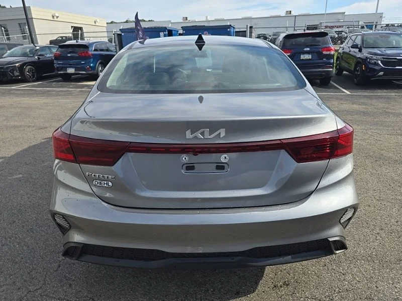 Used 2023 Gray Kia LXS image 6