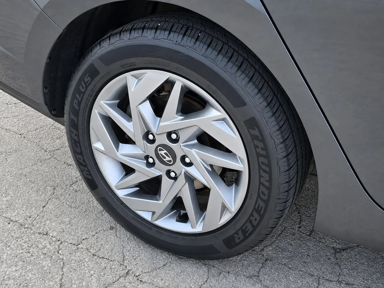 Used 2024 Gray Hyundai SEL image 8